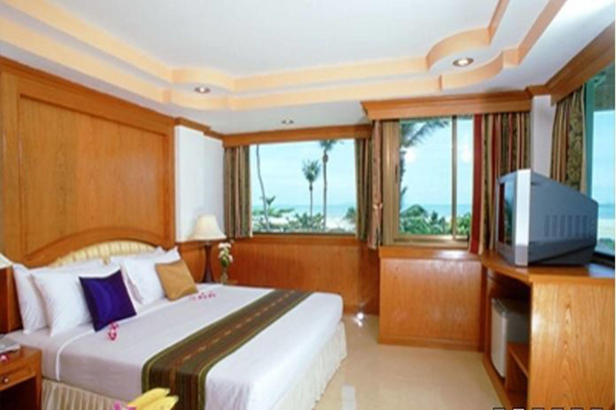 Grand Sea View Beach Resotel Lipa Noi Exterior photo