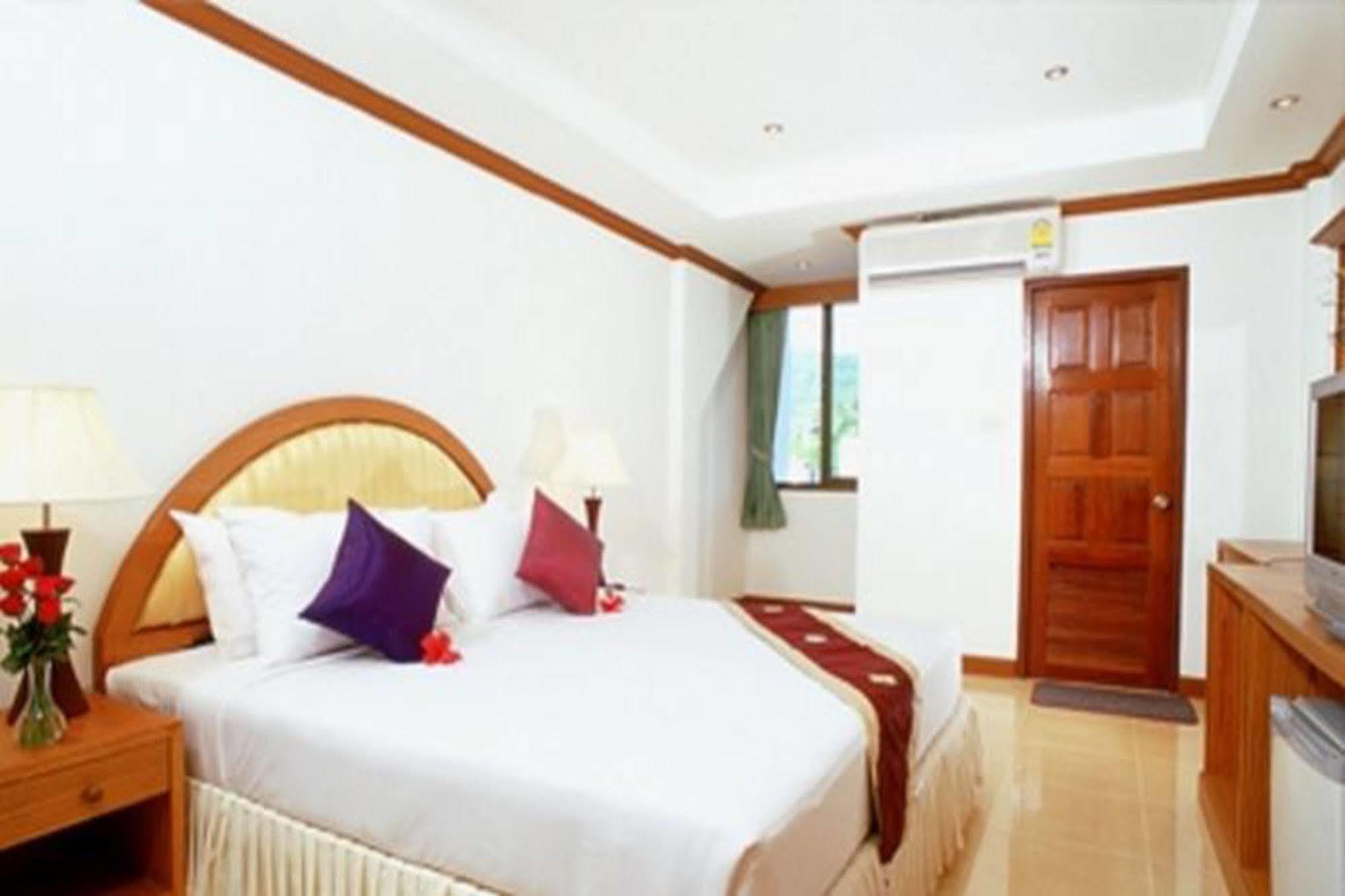 Grand Sea View Beach Resotel Lipa Noi Exterior photo