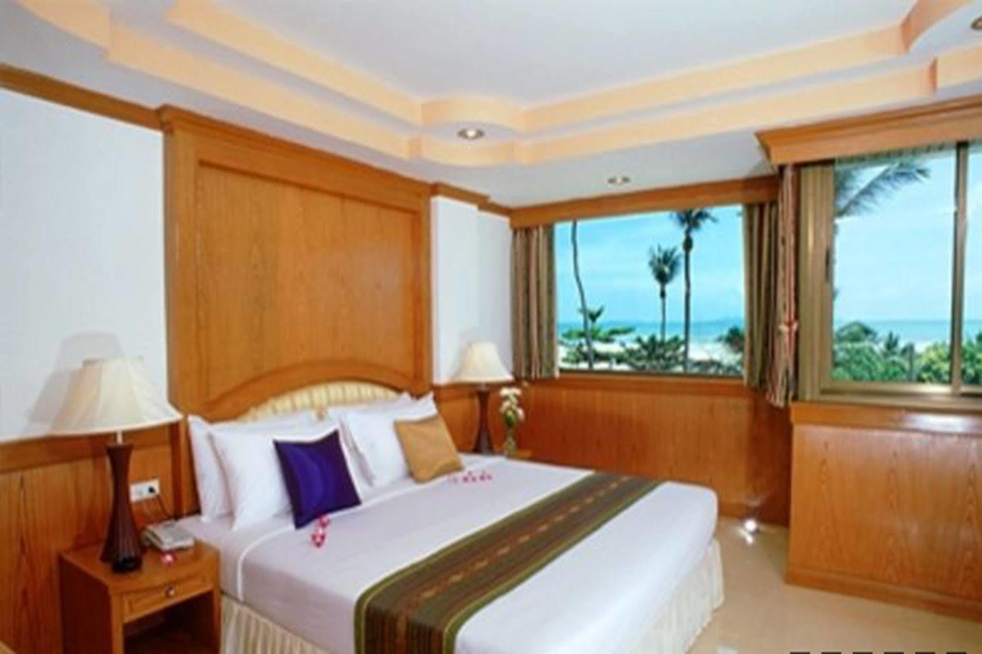 Grand Sea View Beach Resotel Lipa Noi Exterior photo